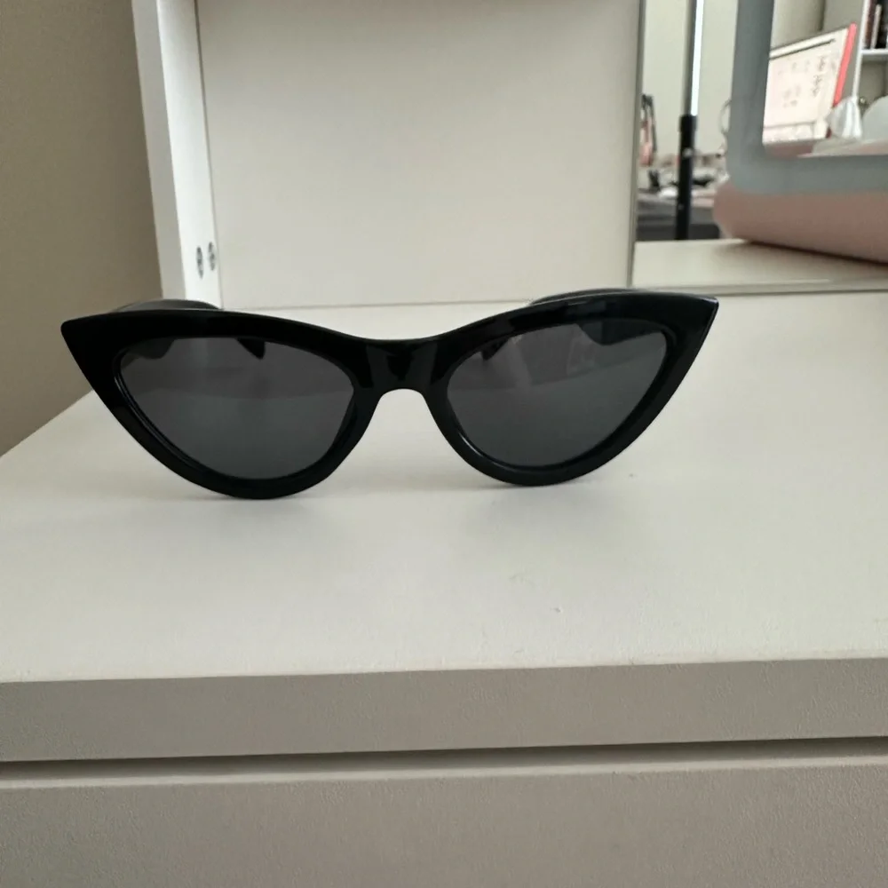 NWT* Island Sunglass Club ‘PARIS’ Black Cat Eye Sunglasses